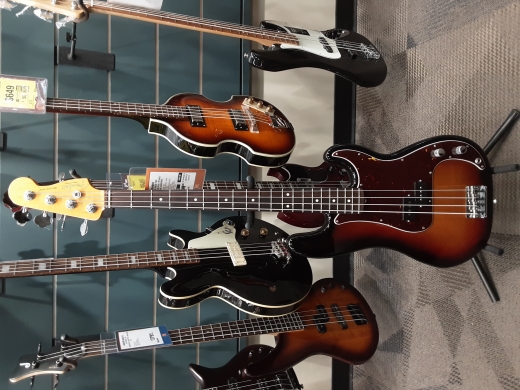 American Professional II Precision Bass, Rosewood Fingerboard - 3-Colour Sunburst
